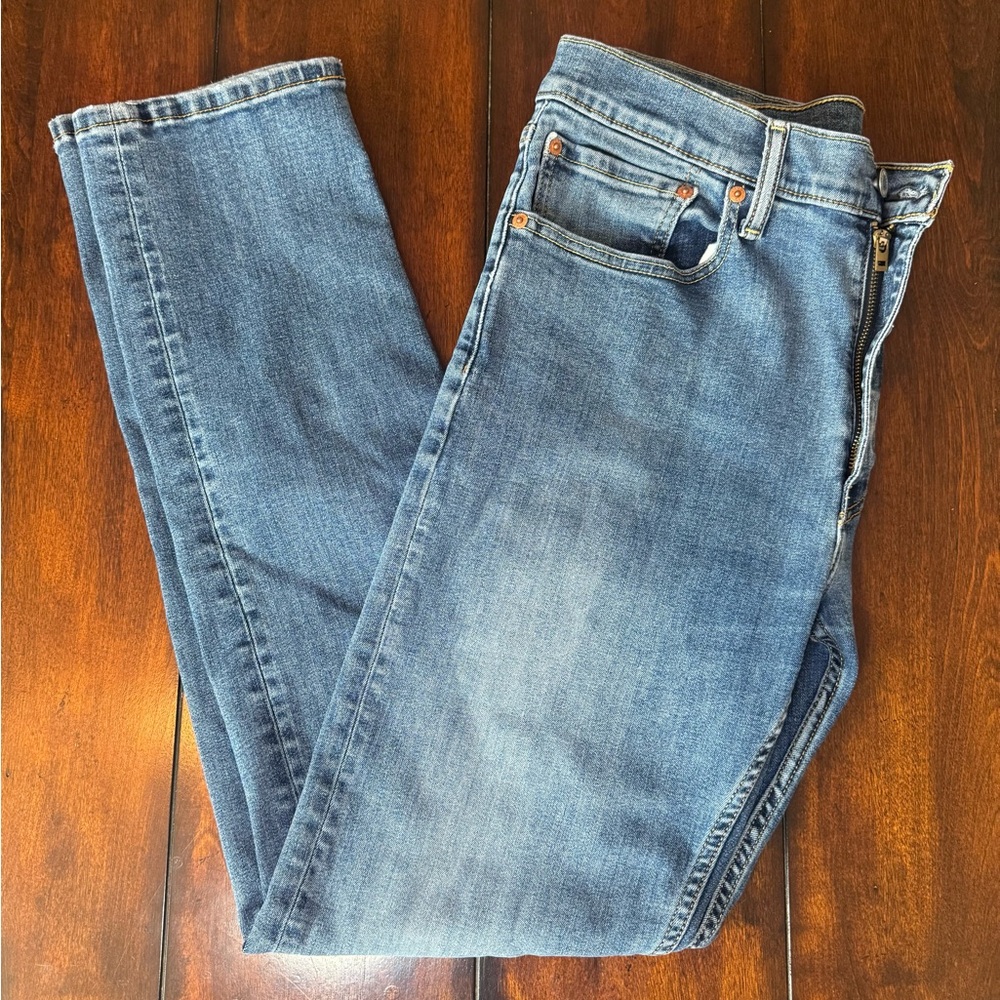 Classic Blue Denim Jeans: Men’s Levi’s 34 x 34 - Picture 5 of 8